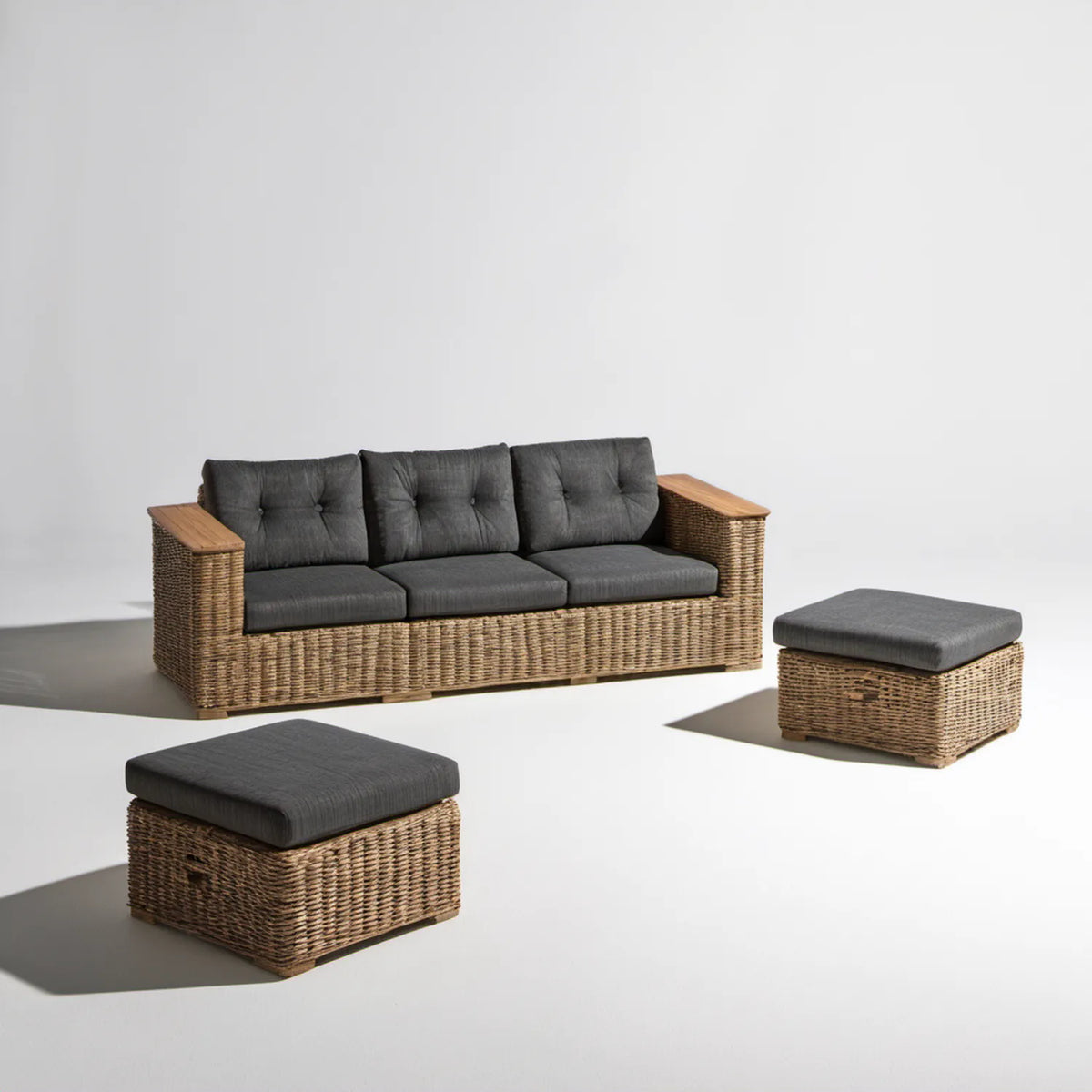 Meble ogrodowe z technorattanu: sofa 3-osobowa i 2 pufy, brązowo-grafitowe, 210 × 80 × 75 cm